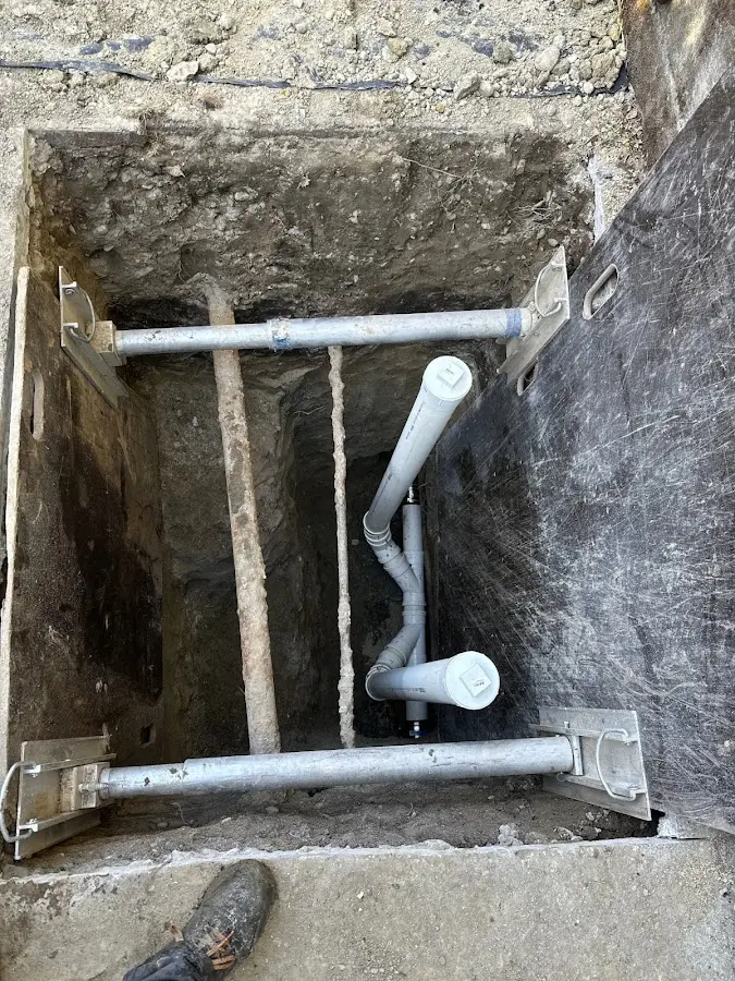 Experienced plumber completing Drain Cleaning work in Calimesa